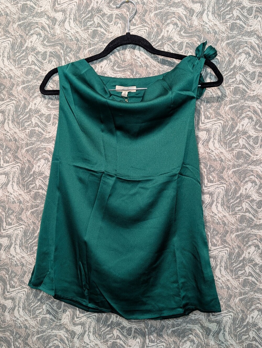 NWT Easel Sleeveless Blouse With Bow Tie Size Small